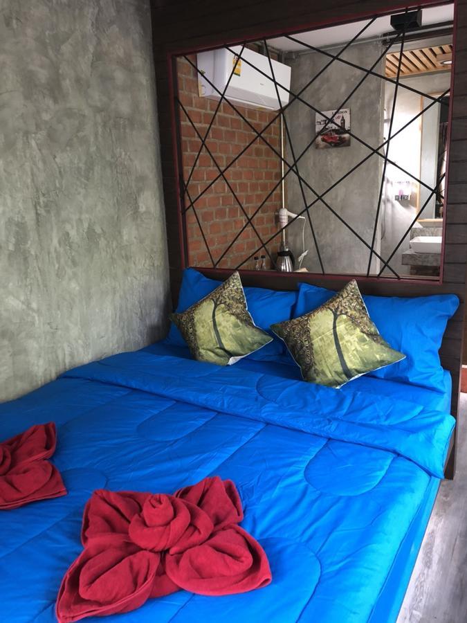Baan Rom Talay Made' Hotel Koh Samet Екстериор снимка